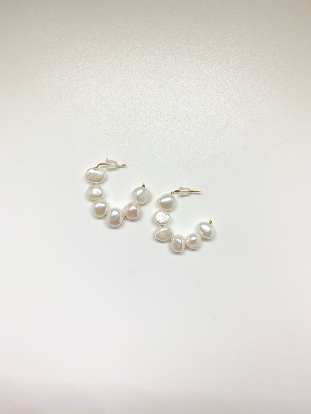 the baroque pearl hoops